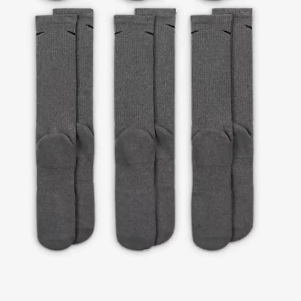 Nike 
Training Crew Socks (3 Pairs)
Nike Everyday Cushioned - Picture 3 of 4